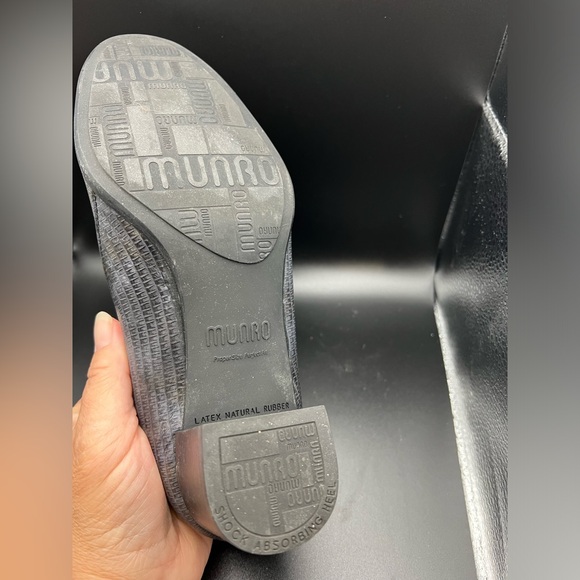 MUNRO Billie Pump women’s Heels Size 6.5Wide in Grey Lizard/Grey Fabric - Picture 8 of 12